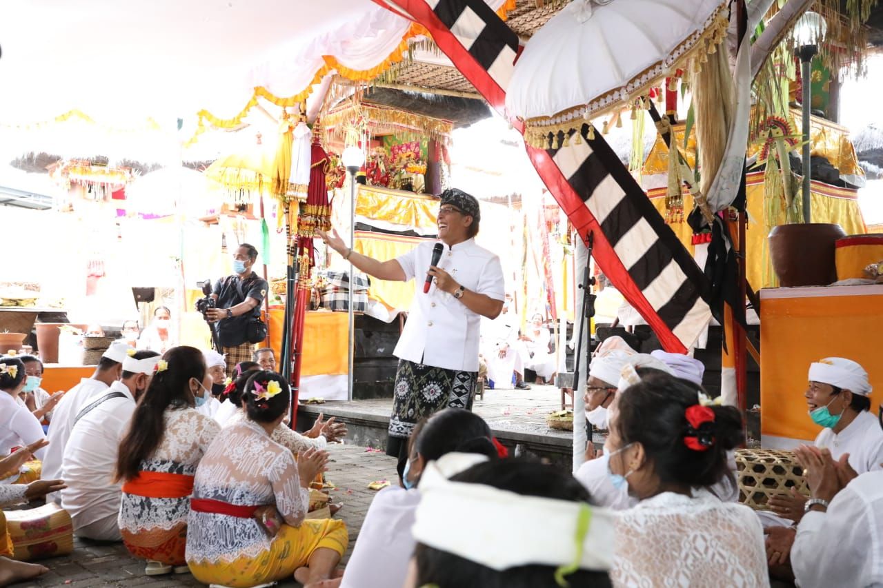 podiumnews.com-Bupati Giri Prasta Hadiri Karya di Pura Dalem Pengastulan Sawangan Kuta Selatan